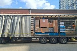 Выгружаем очередную машину на складе Мастер-Инструмент Краснодар